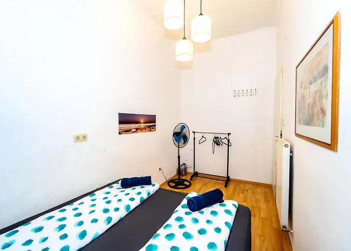 Cozy - 7 Minutes To Schoenbrunn Palace וינה