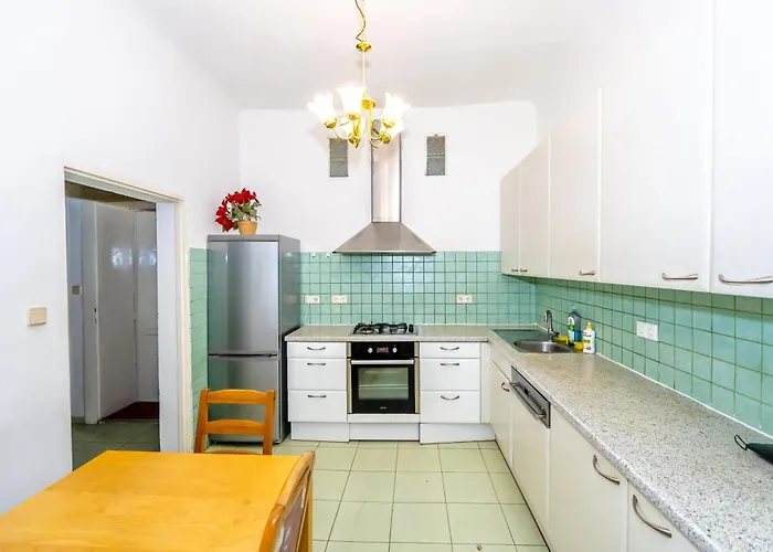 Cozy - 7 Minutes To Schoenbrunn Palace וינה